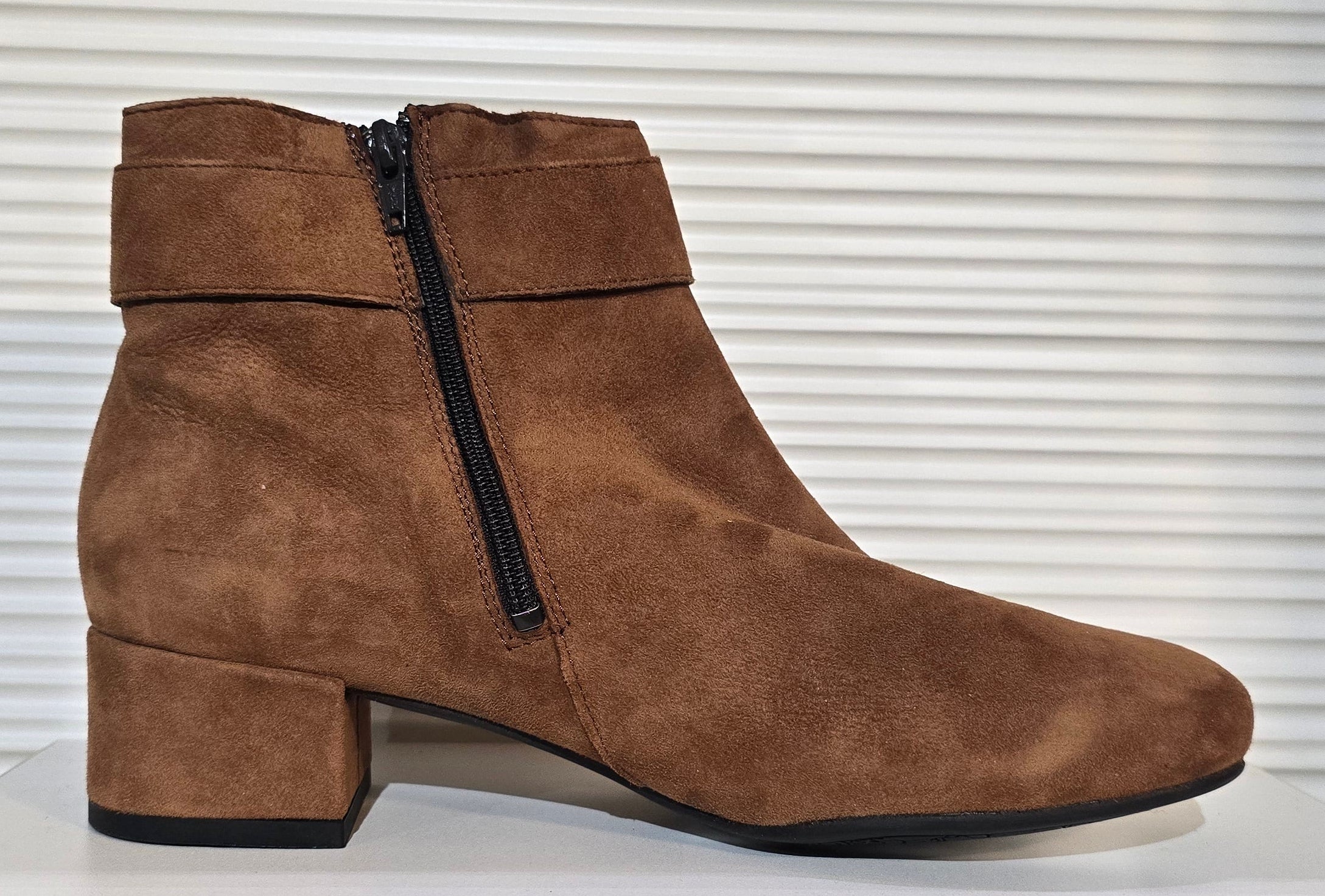 Women’s Sample Boot # 90