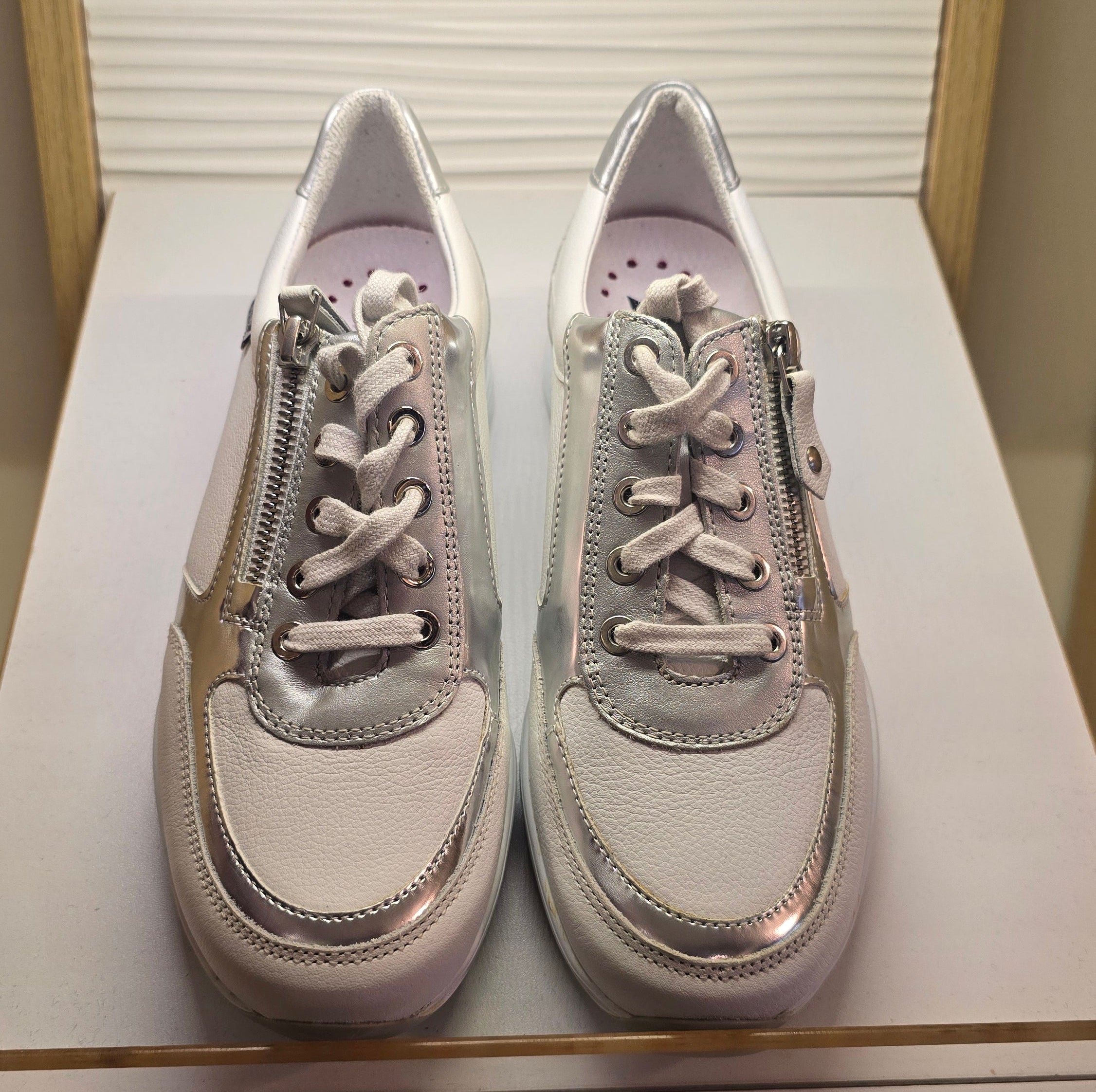 Women's Sample #958- MISMATCHED SIZES (Left-7.5, Right-7)