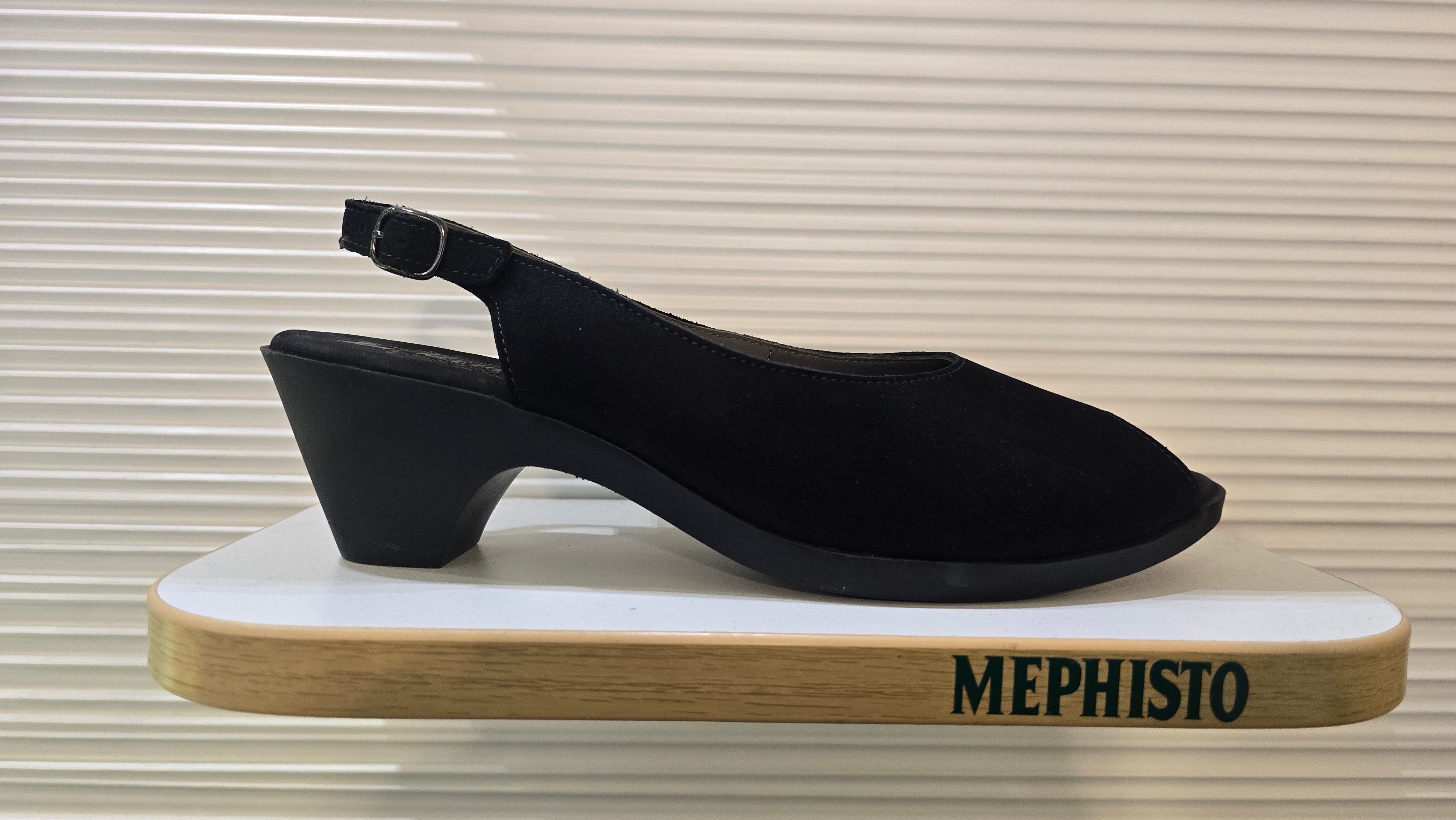 Women's Sample #350- MISMATCHED SIZES (Left-9.5, Right-9)