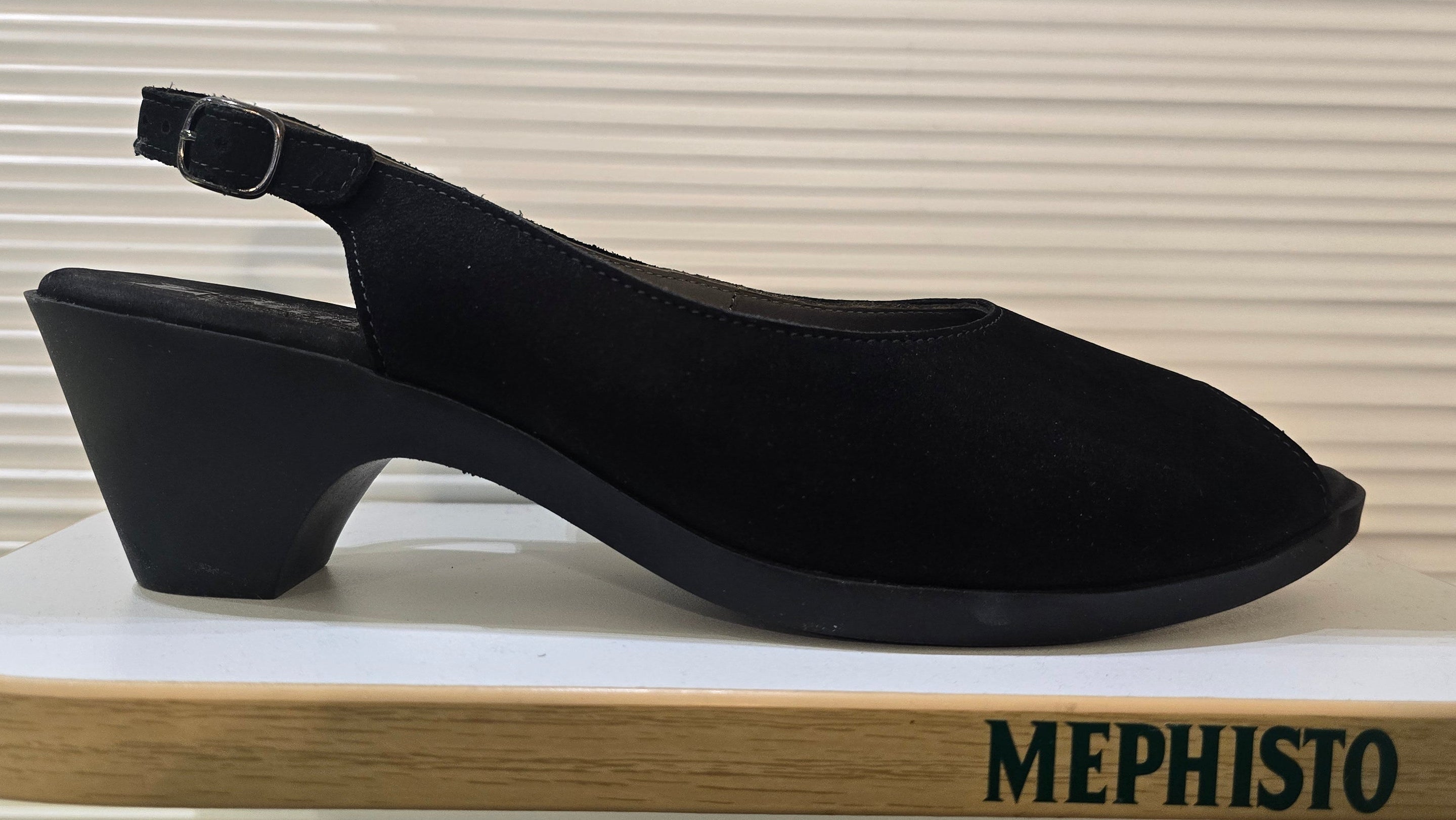 Women's Sample #350- MISMATCHED SIZES (Left-9.5, Right-9)