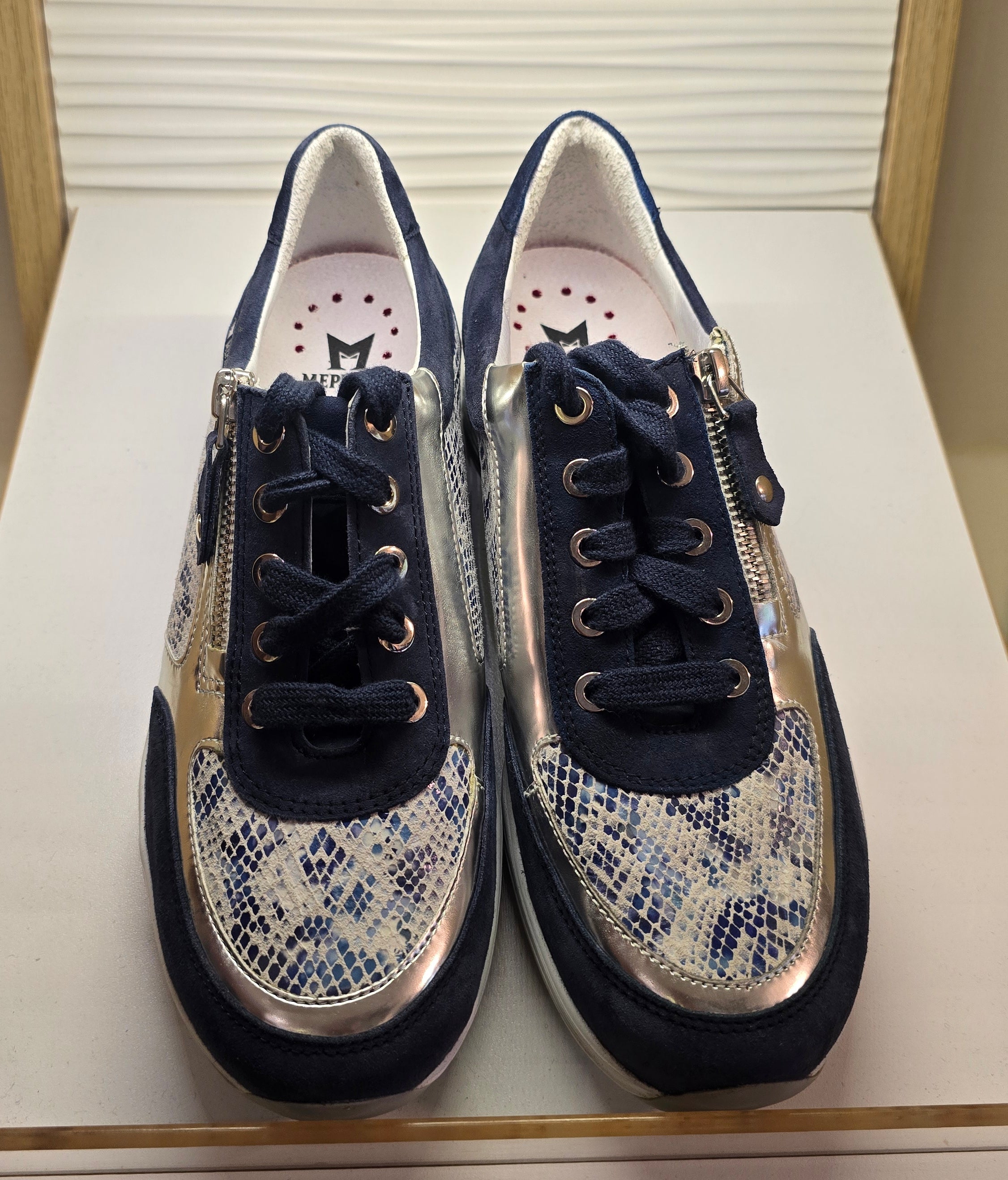 Women's Sample #1209- MISMATCHED SIZES (Left-7.5, Right-7)
