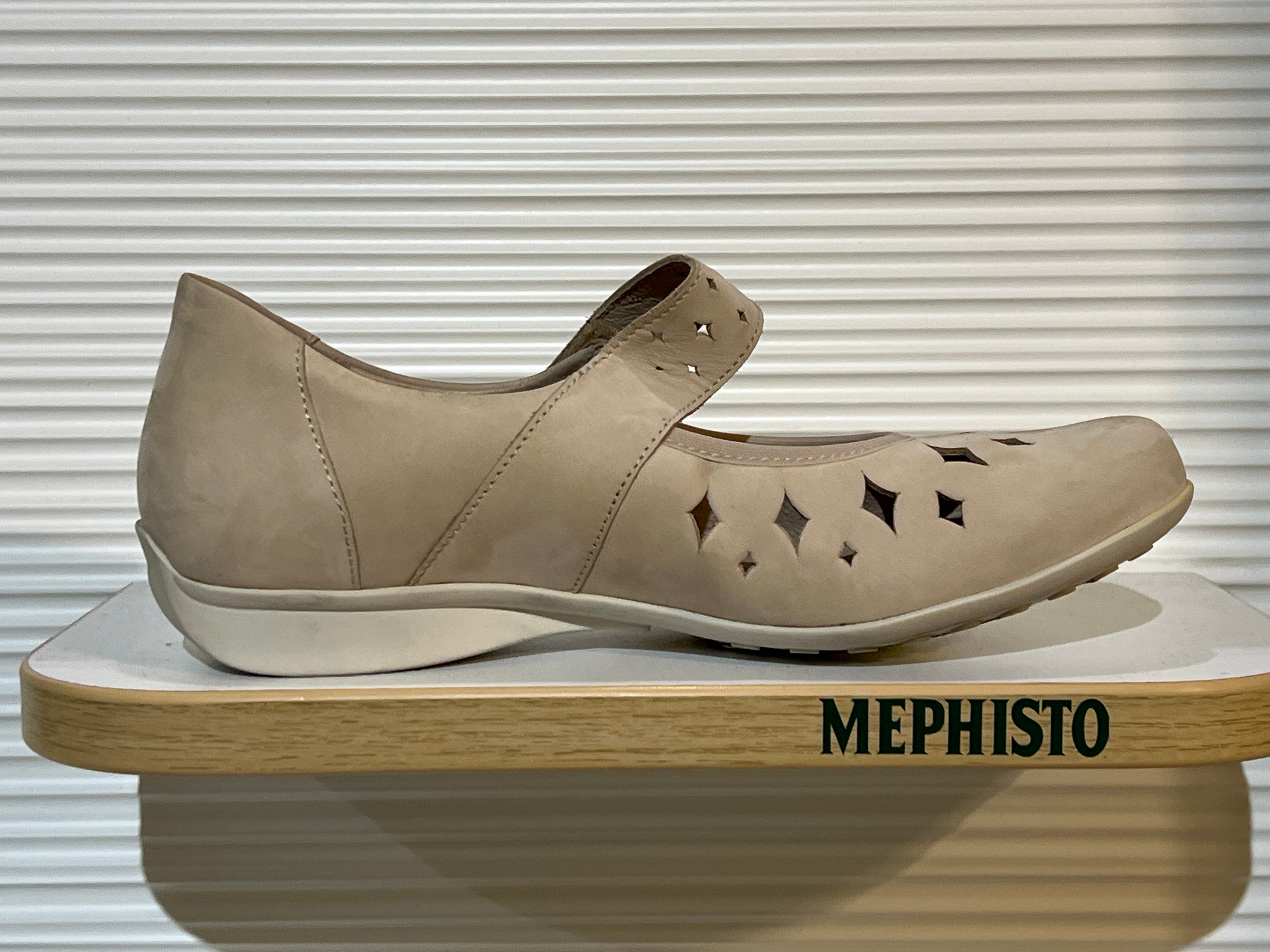 Women’s Sample # 3323