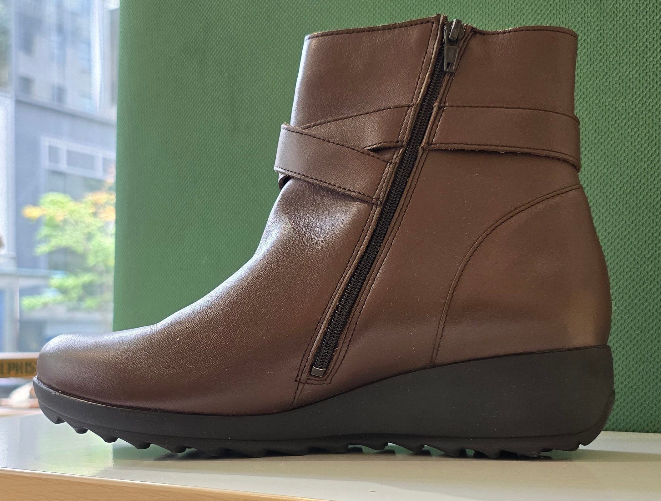 Women's Sample Second Avril brown boots size 8.5