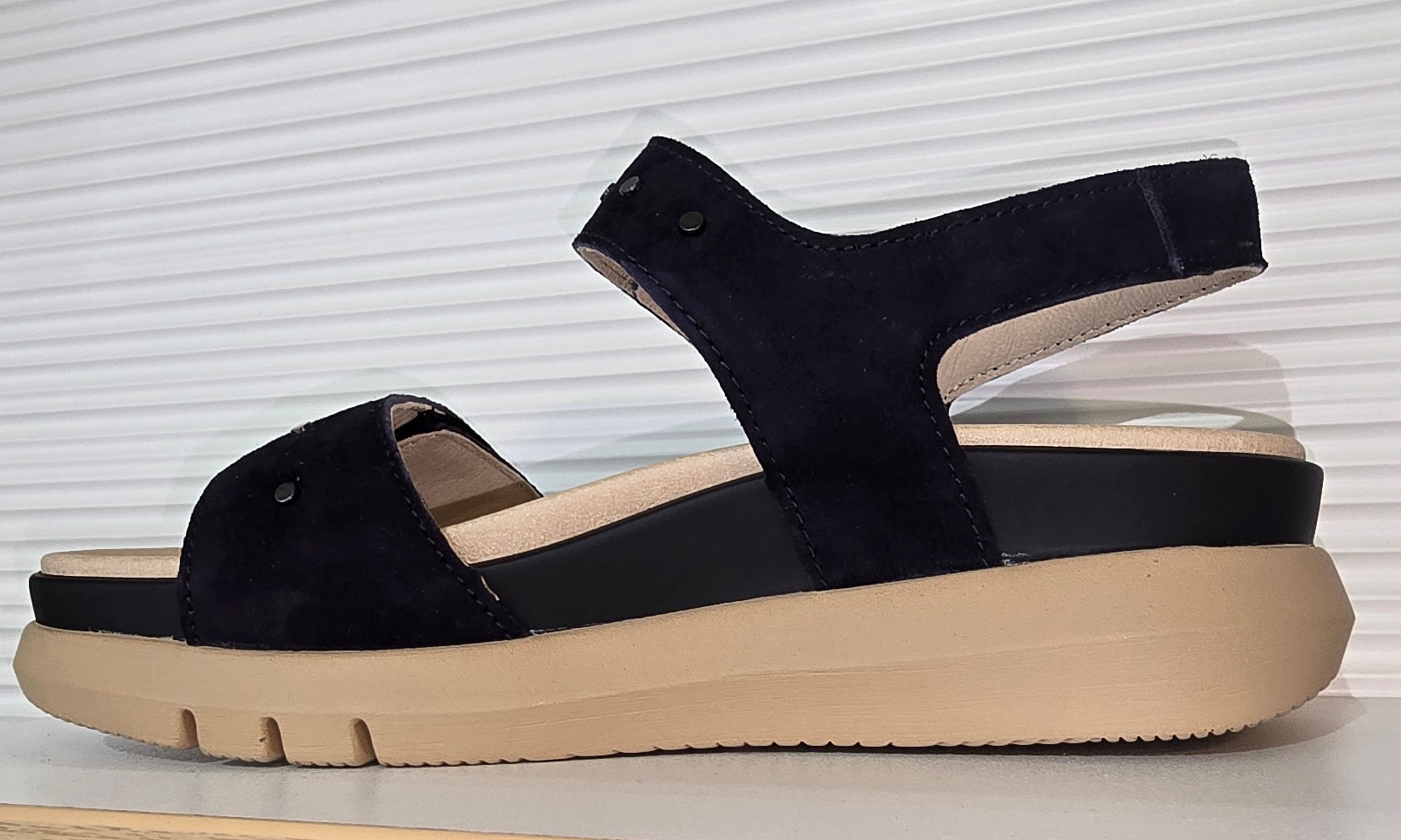 Women's Sample Second Farra navy size 8
