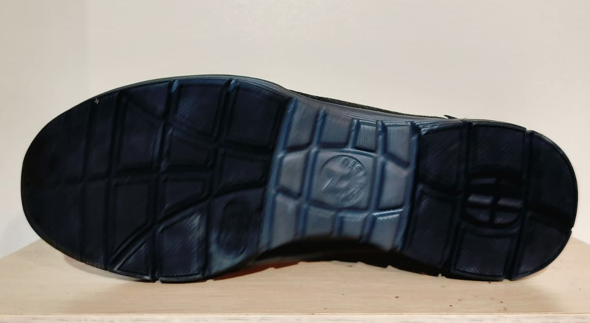 Women's Sample Second Yael black size 6