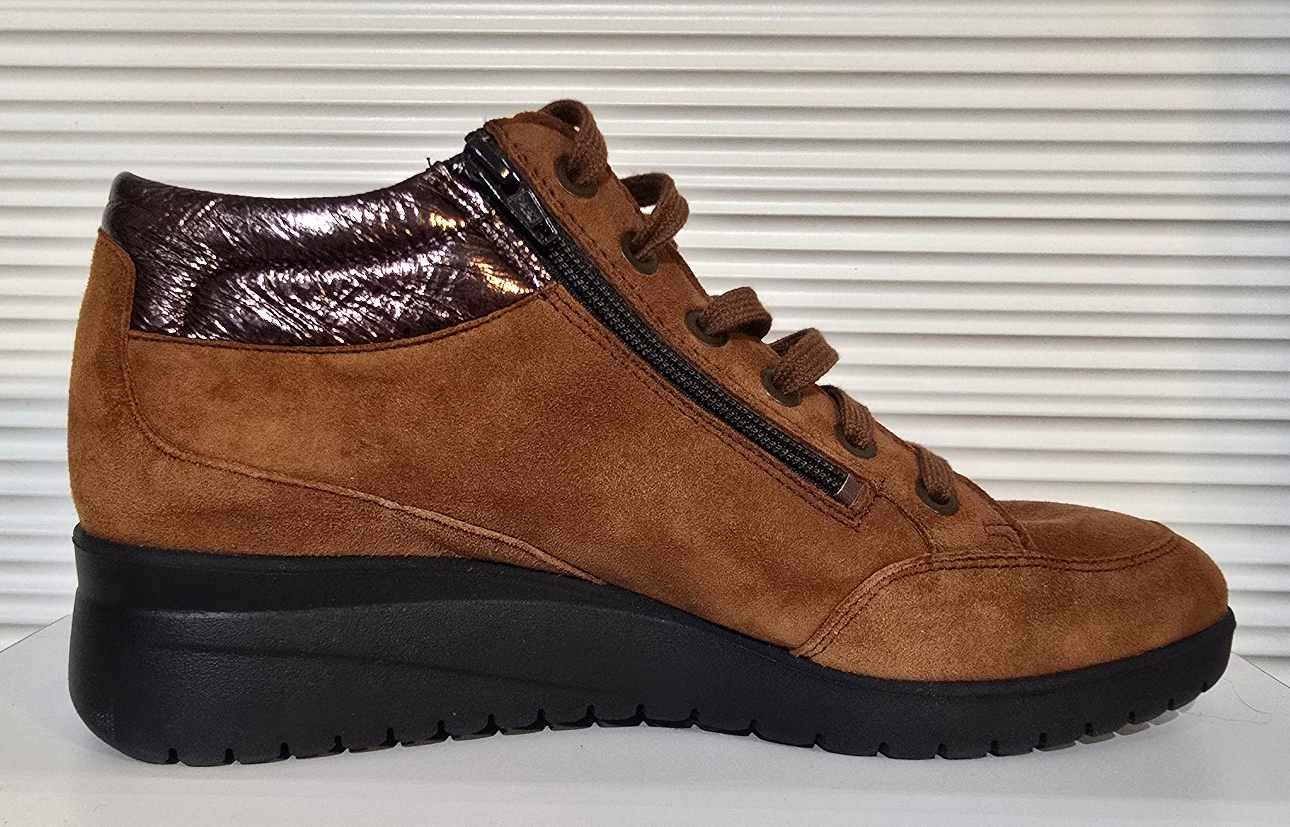 Women’s Sample Boot # 63 SIZE?