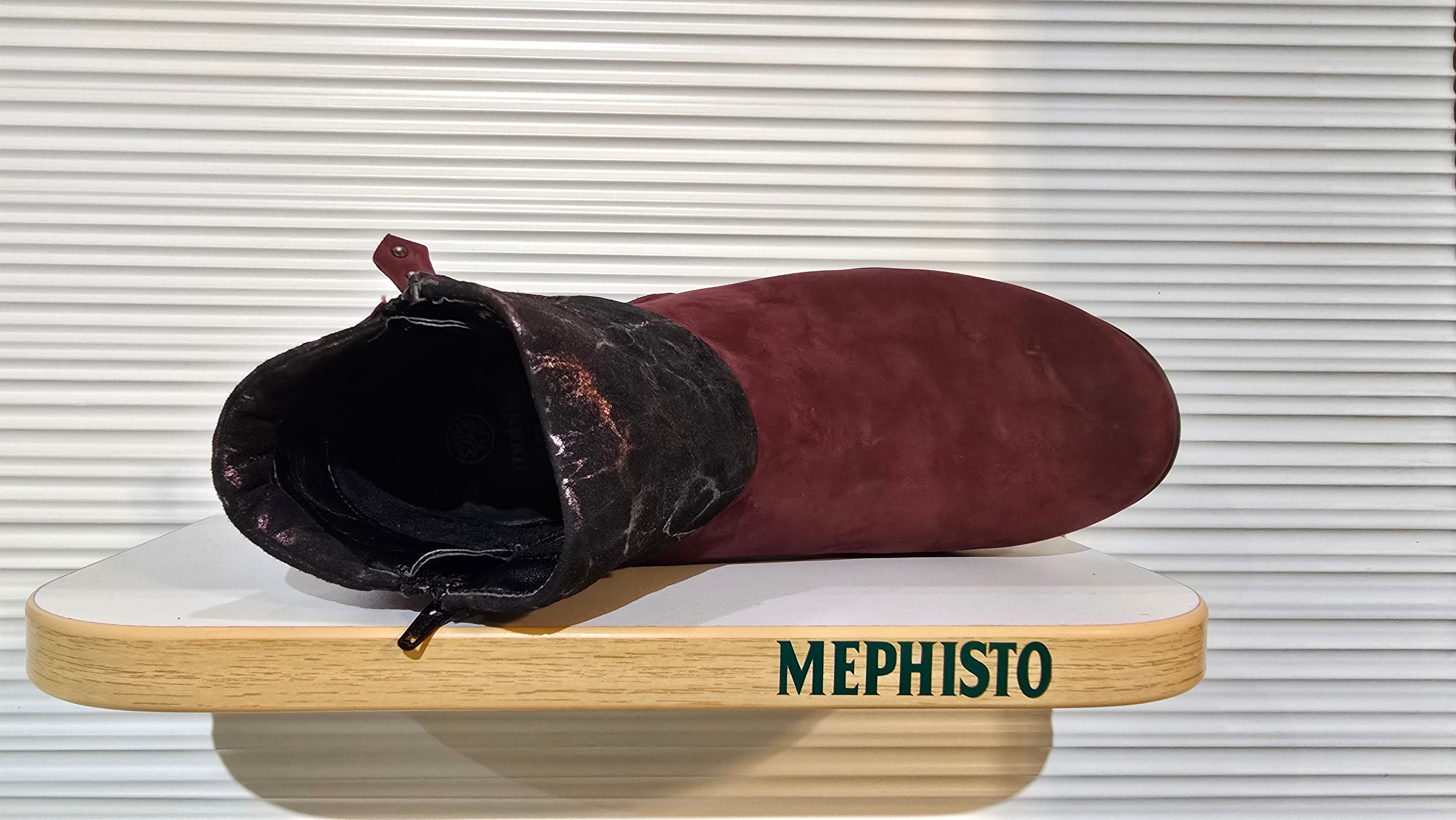 Women’s Sample Boot #243