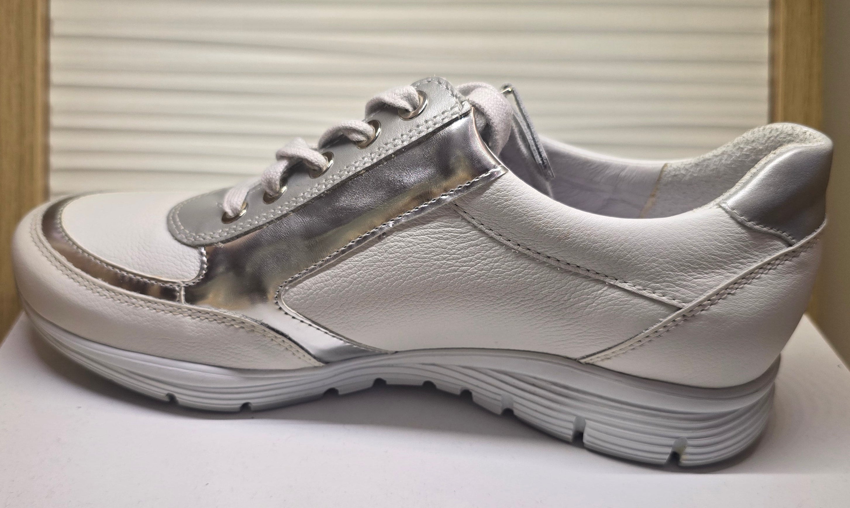 Women's Sample #958- MISMATCHED SIZES (Left-7.5, Right-7)