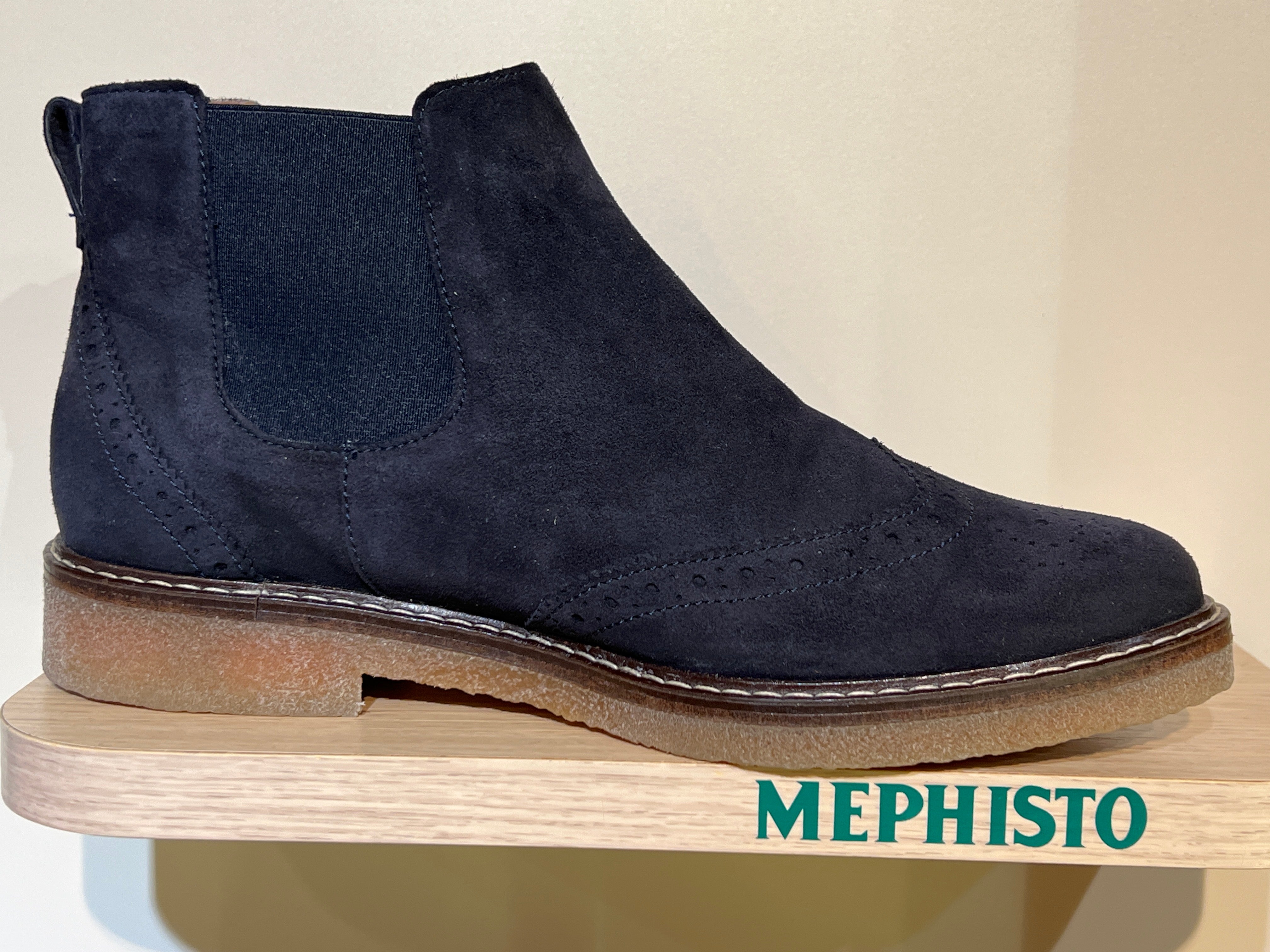 Women’s Sample Boot Chelsea size 7.5