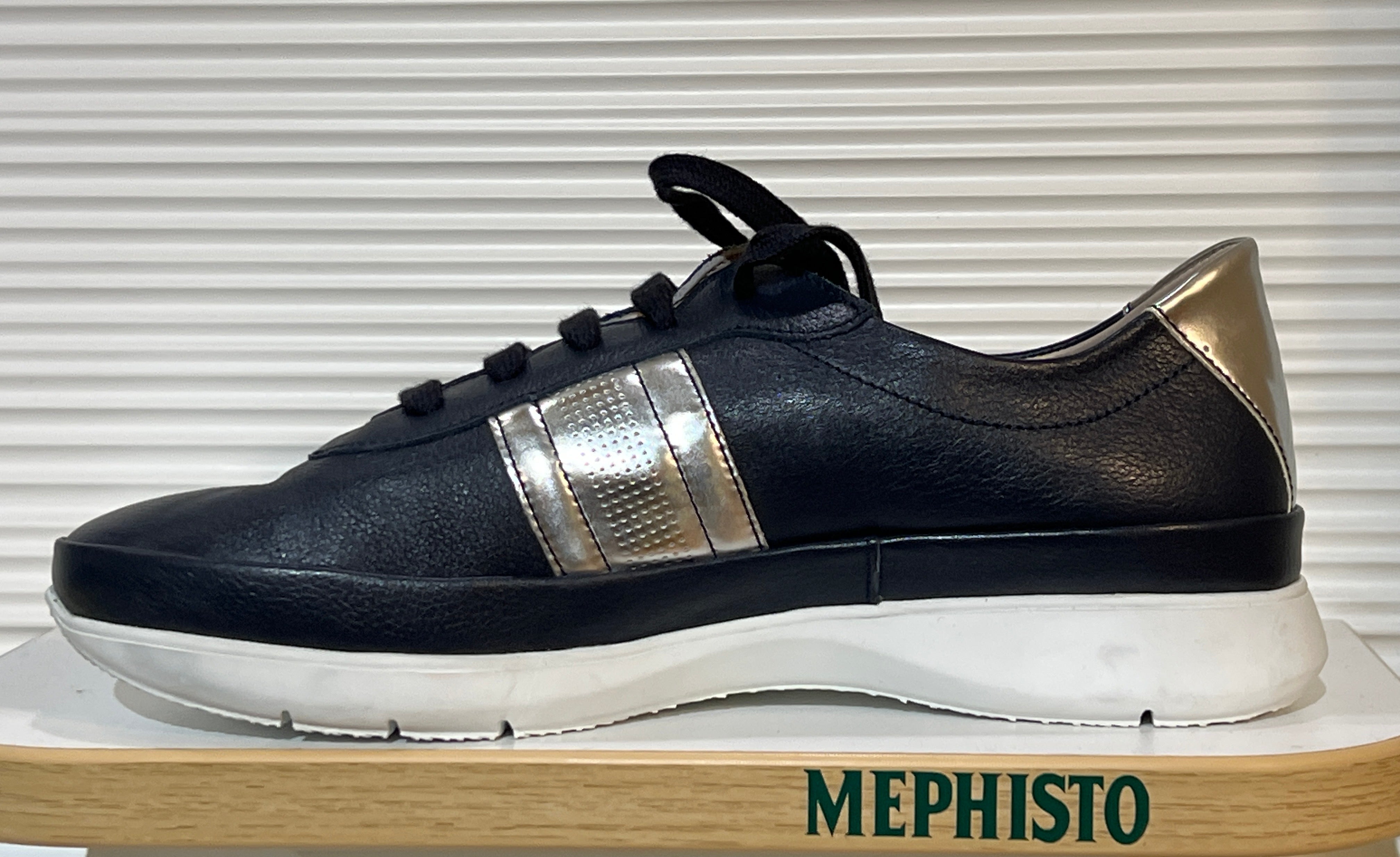 Women’s Sample Sneakers # 3383