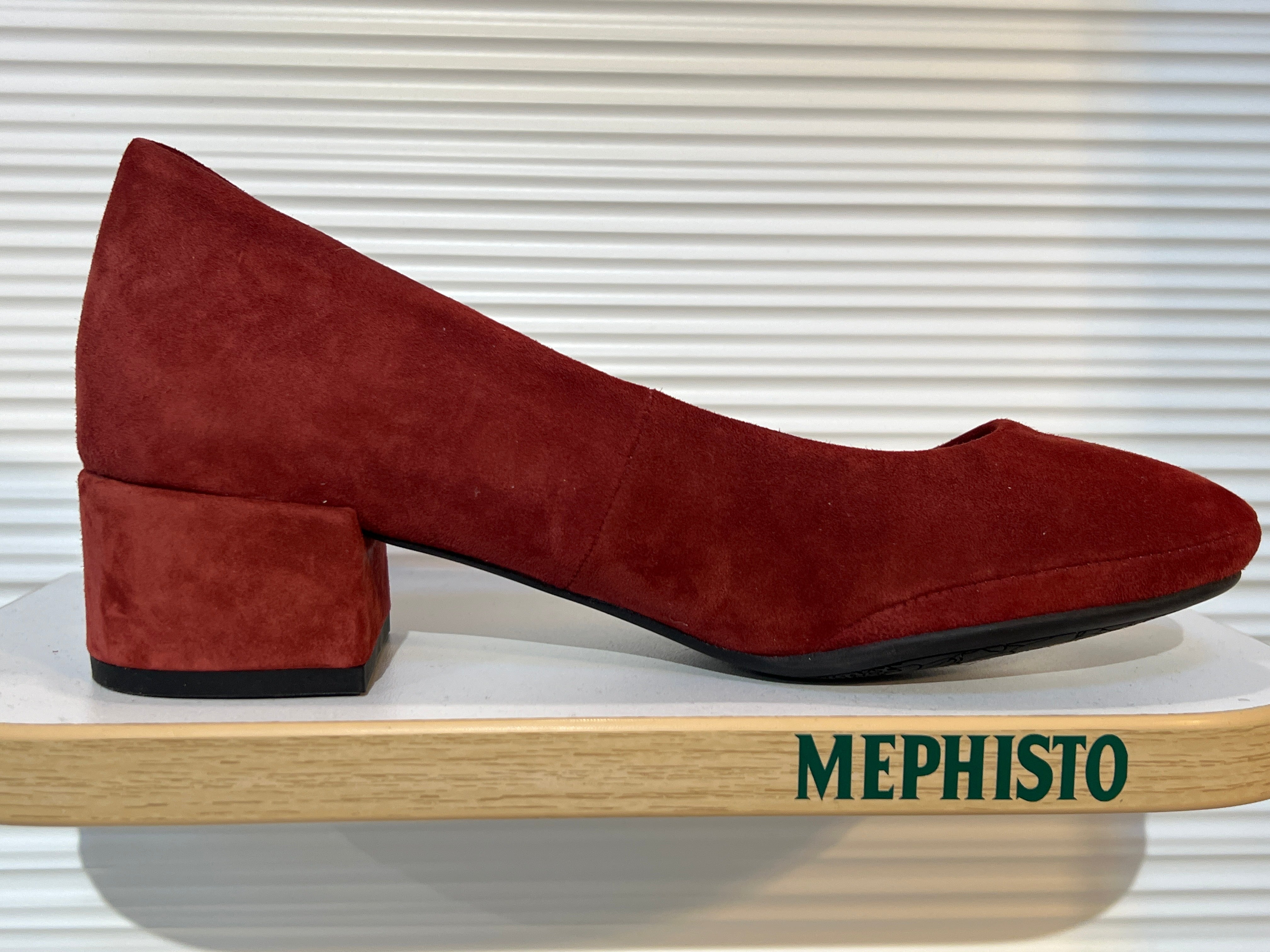 Women’s Sample shoe # 1024