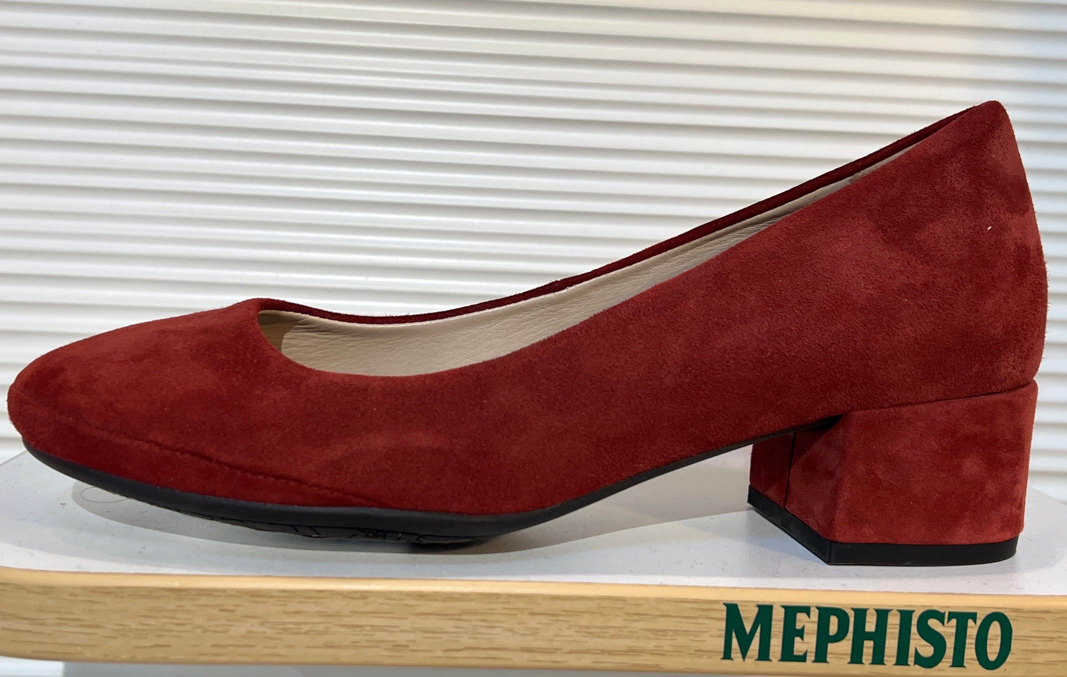 Women’s Sample shoe # 1024