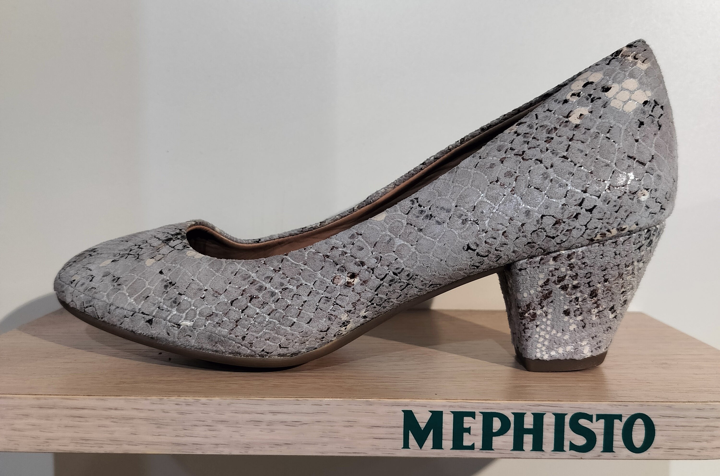 Women sample 3301