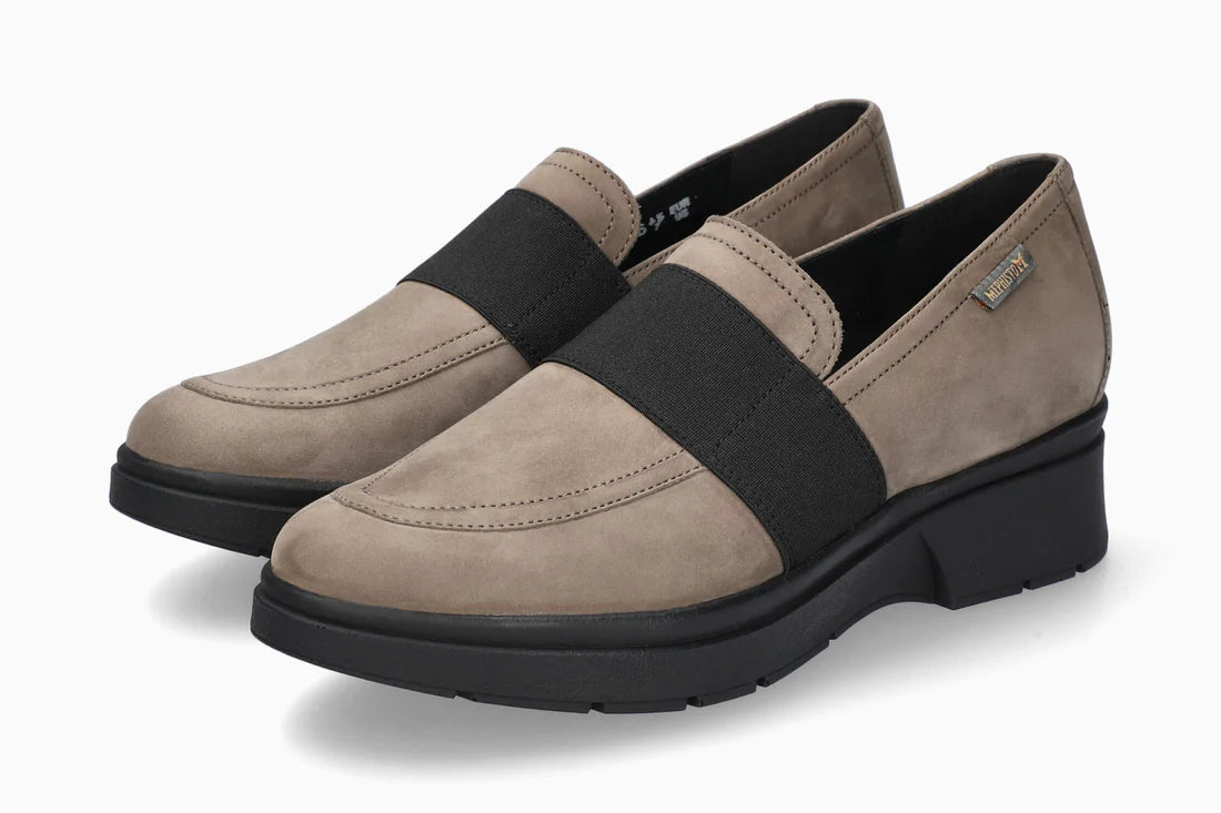 Debby - Walnut BS690