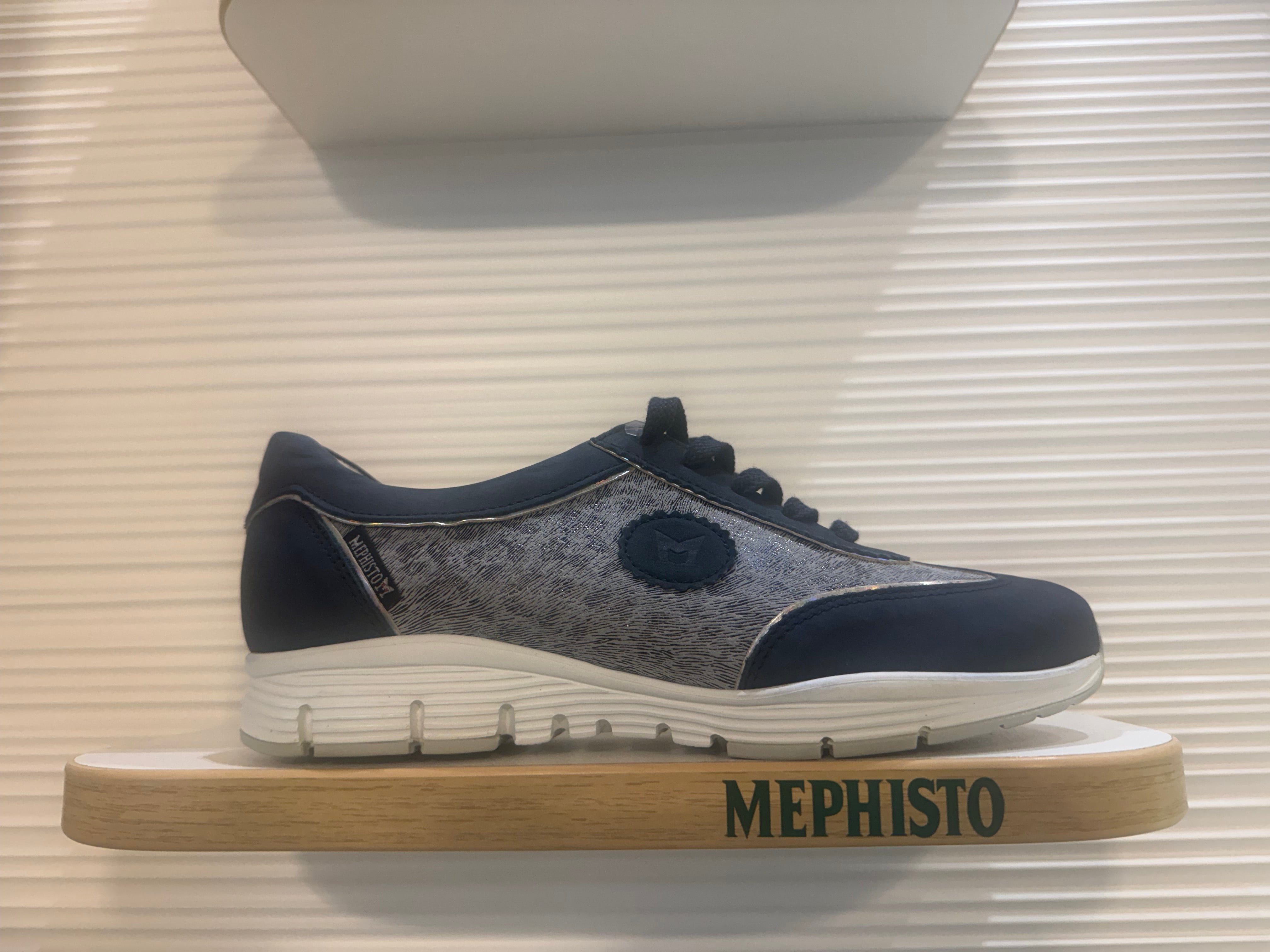 Women's  Yael Navy/ Silver (size 6)