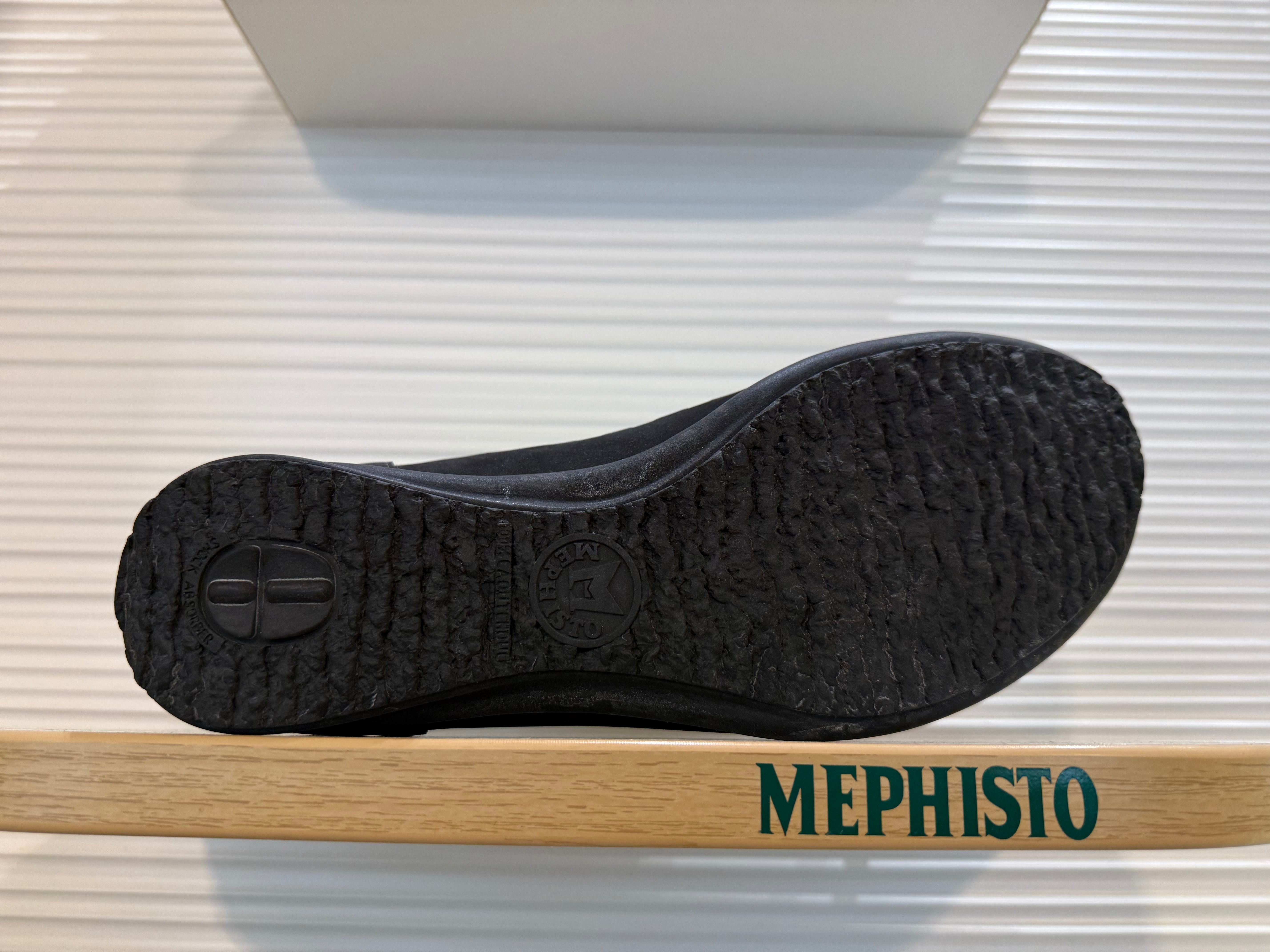 Women's Sample Second Perf Black Slipon size 6.5  -  8284