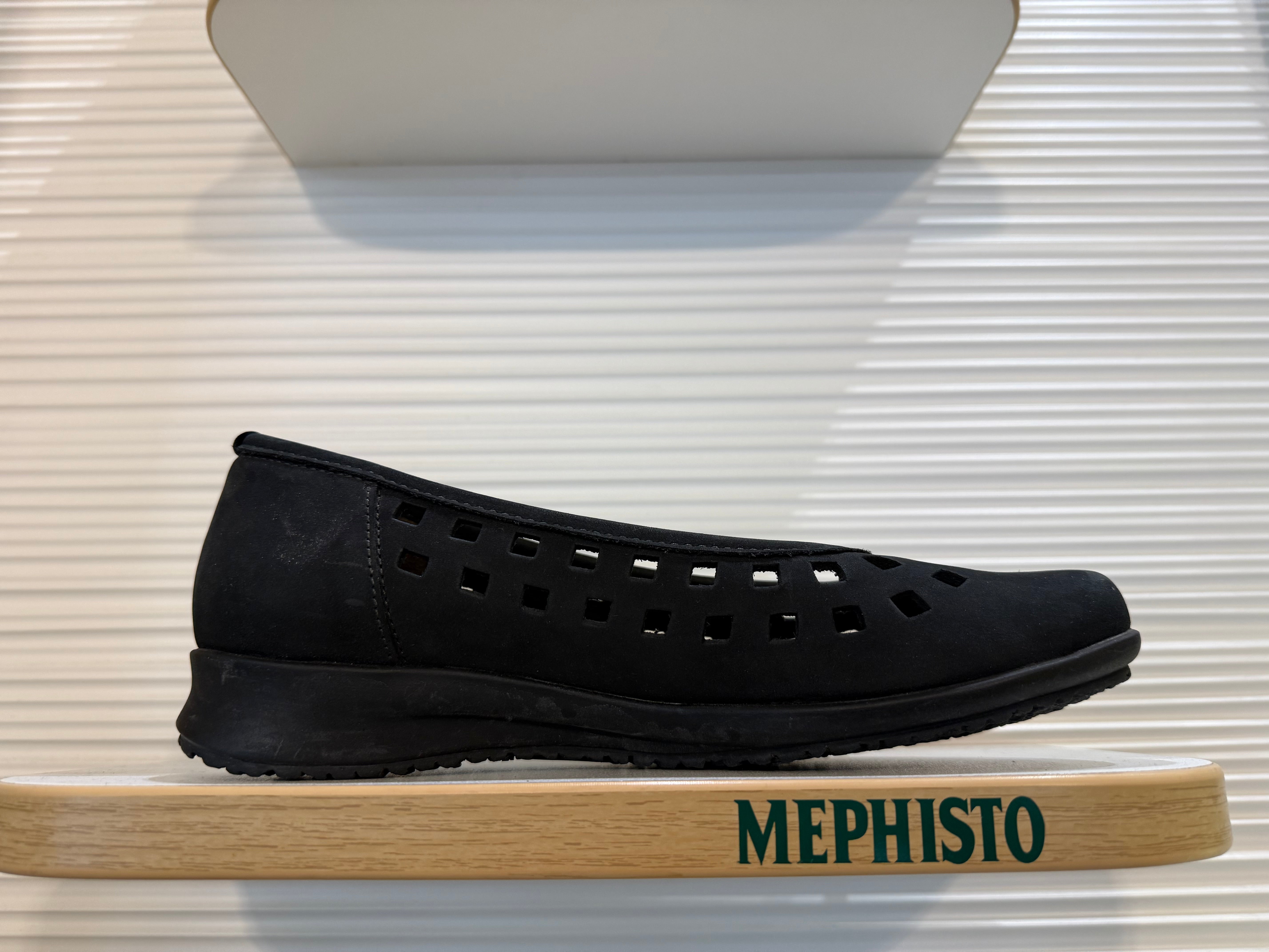 Women's Sample Second Perf Black Slipon size 6.5  -  8284