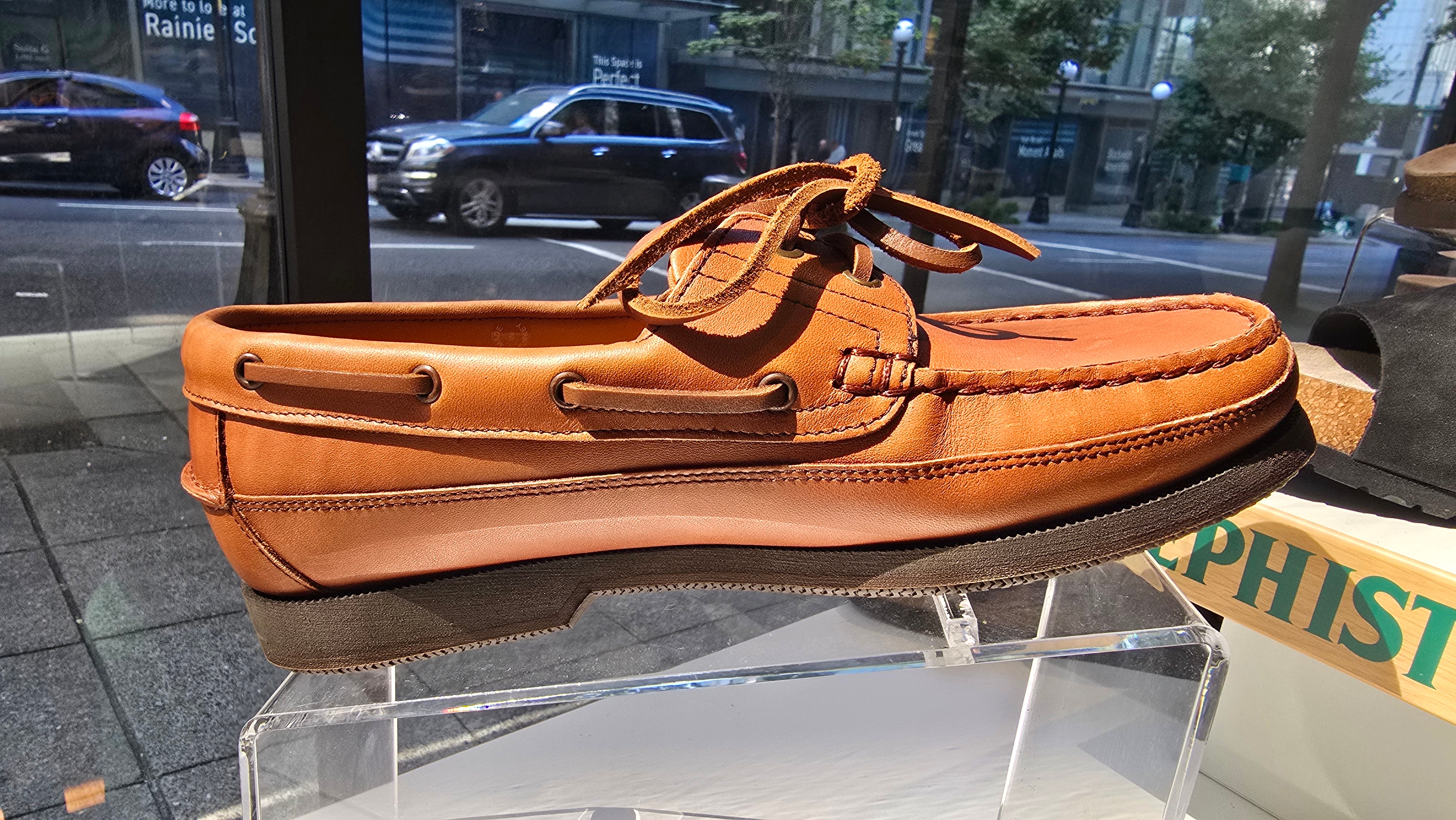 Men's Sample Second Hurrikan hazelnut size 6.5