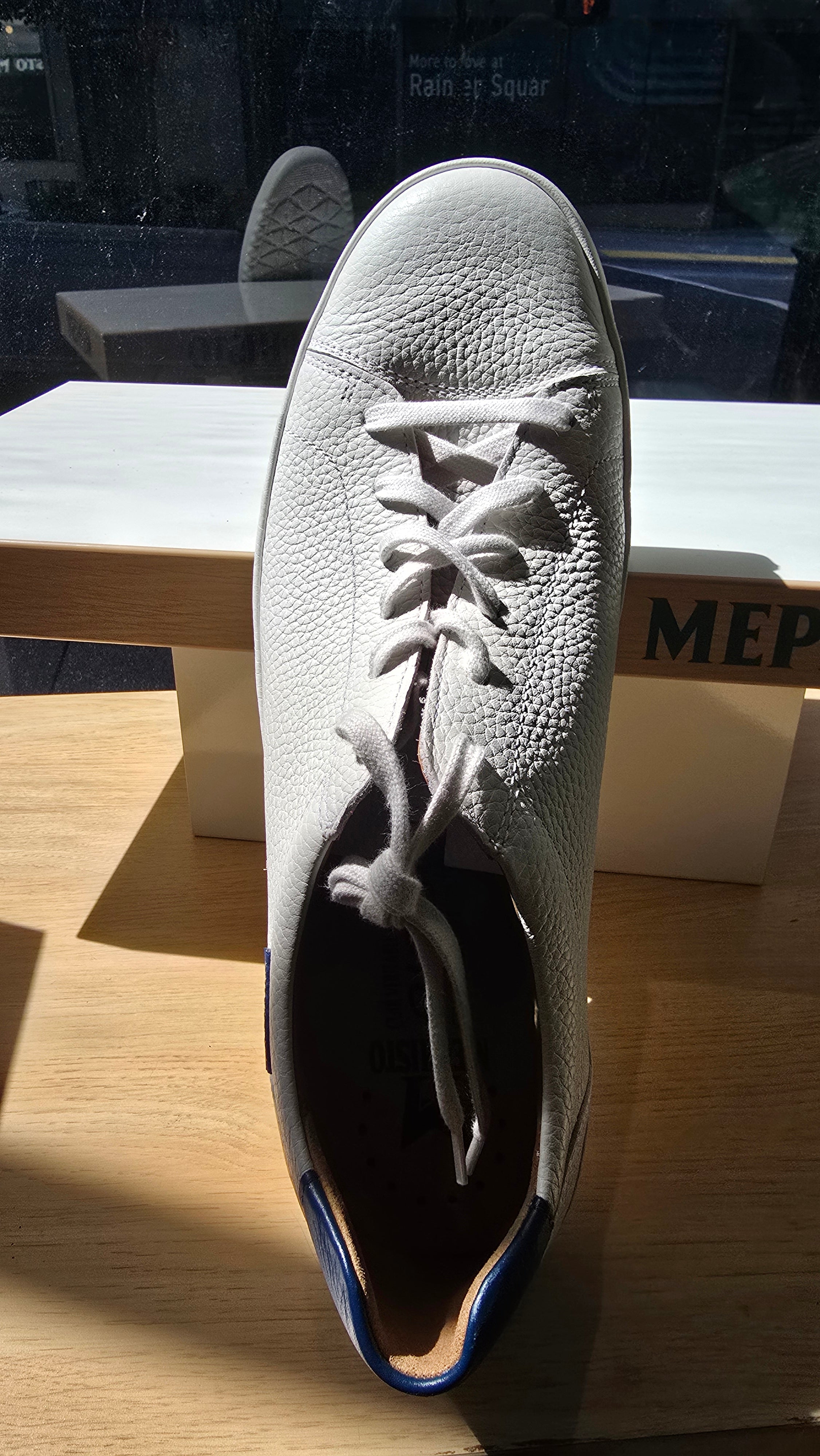 Men's Sample Second Thomas white size 11.5