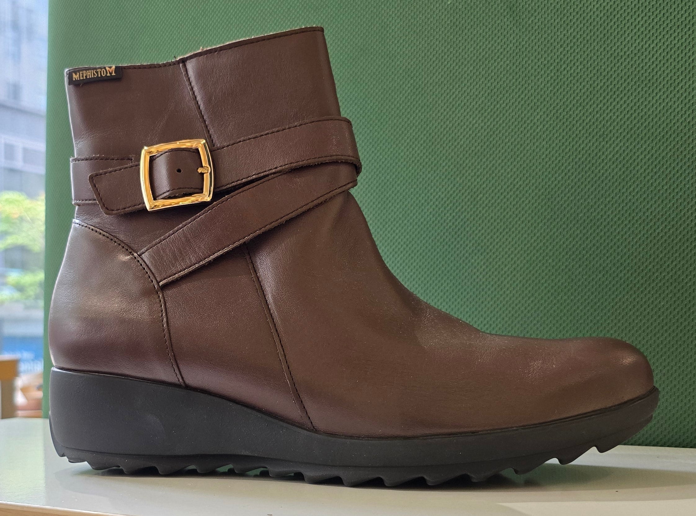 Women's Sample Second Avril brown boots size 8.5