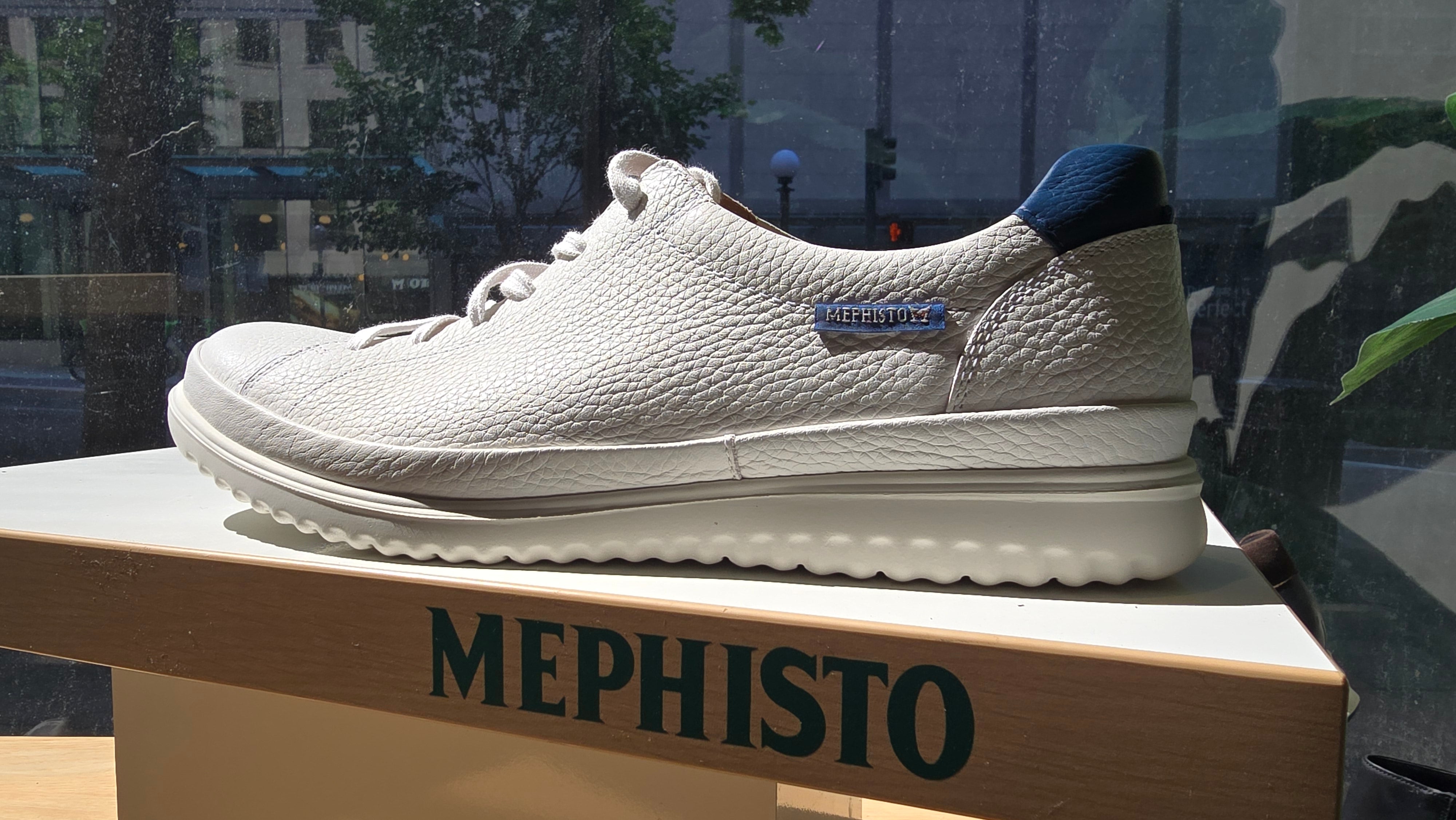 Men's Sample Second Thomas white size 11.5