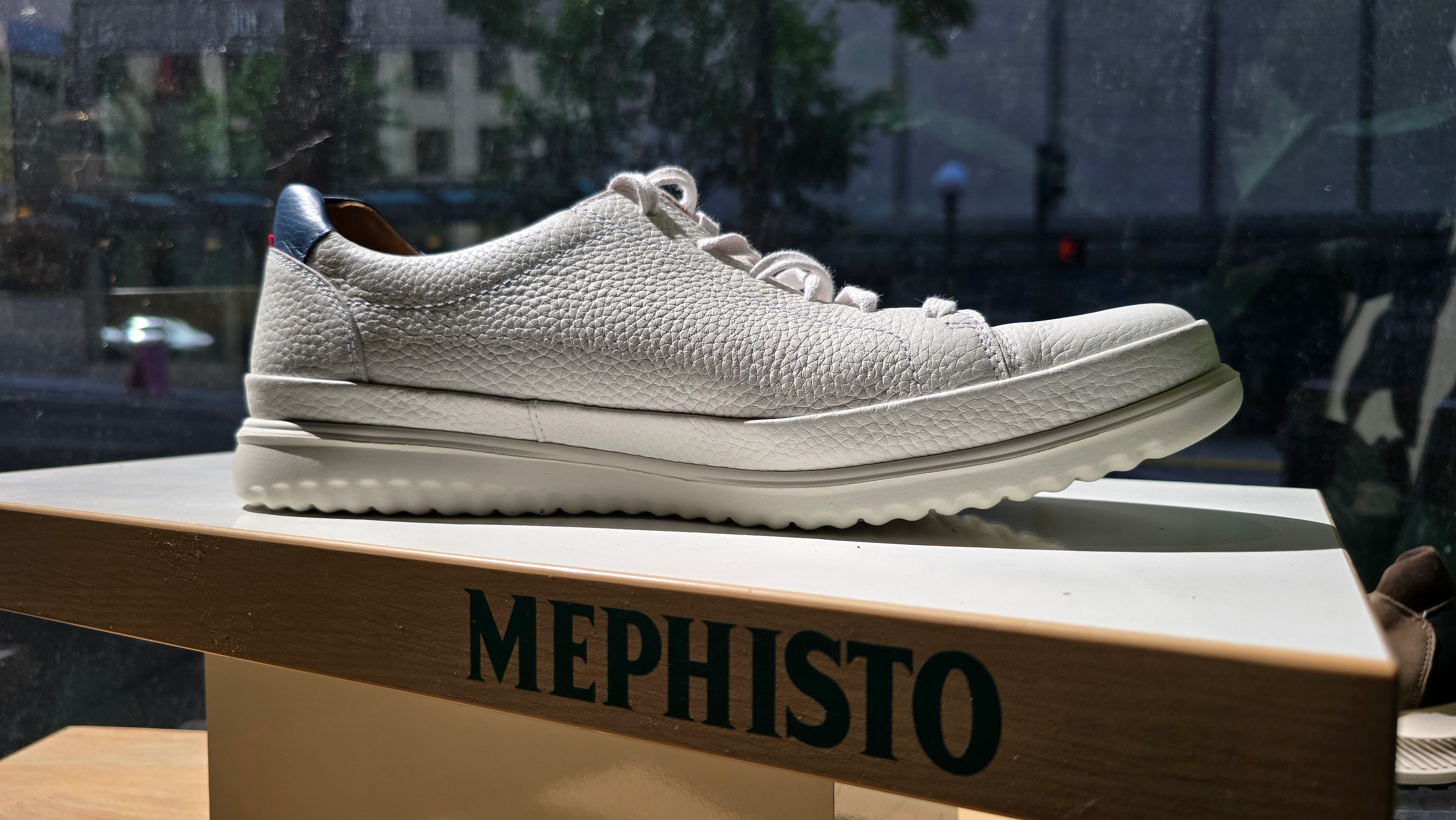 Men's Sample Second Thomas white size 11.5