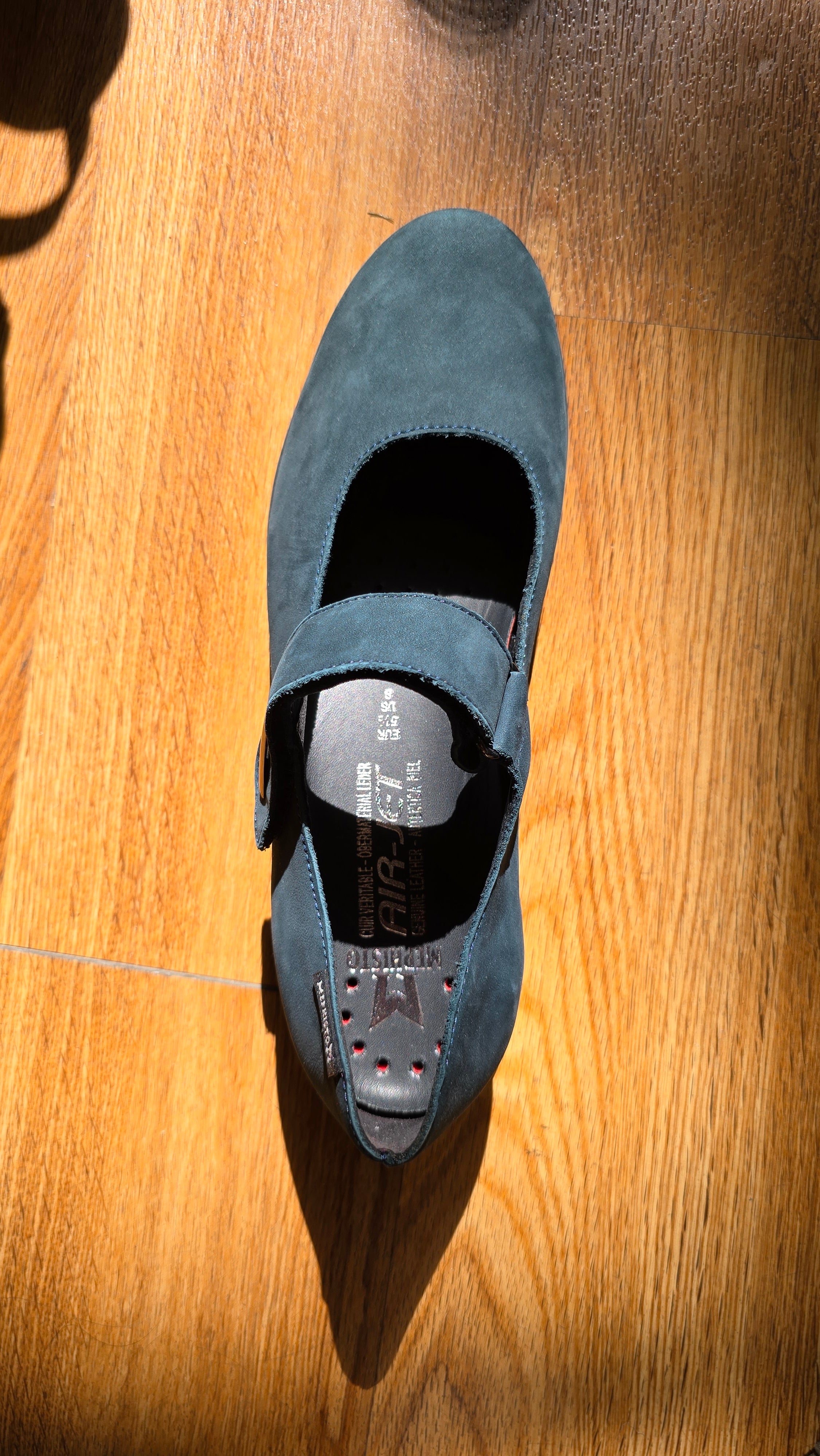 Women's Sample Second Nyna blue oil size 8